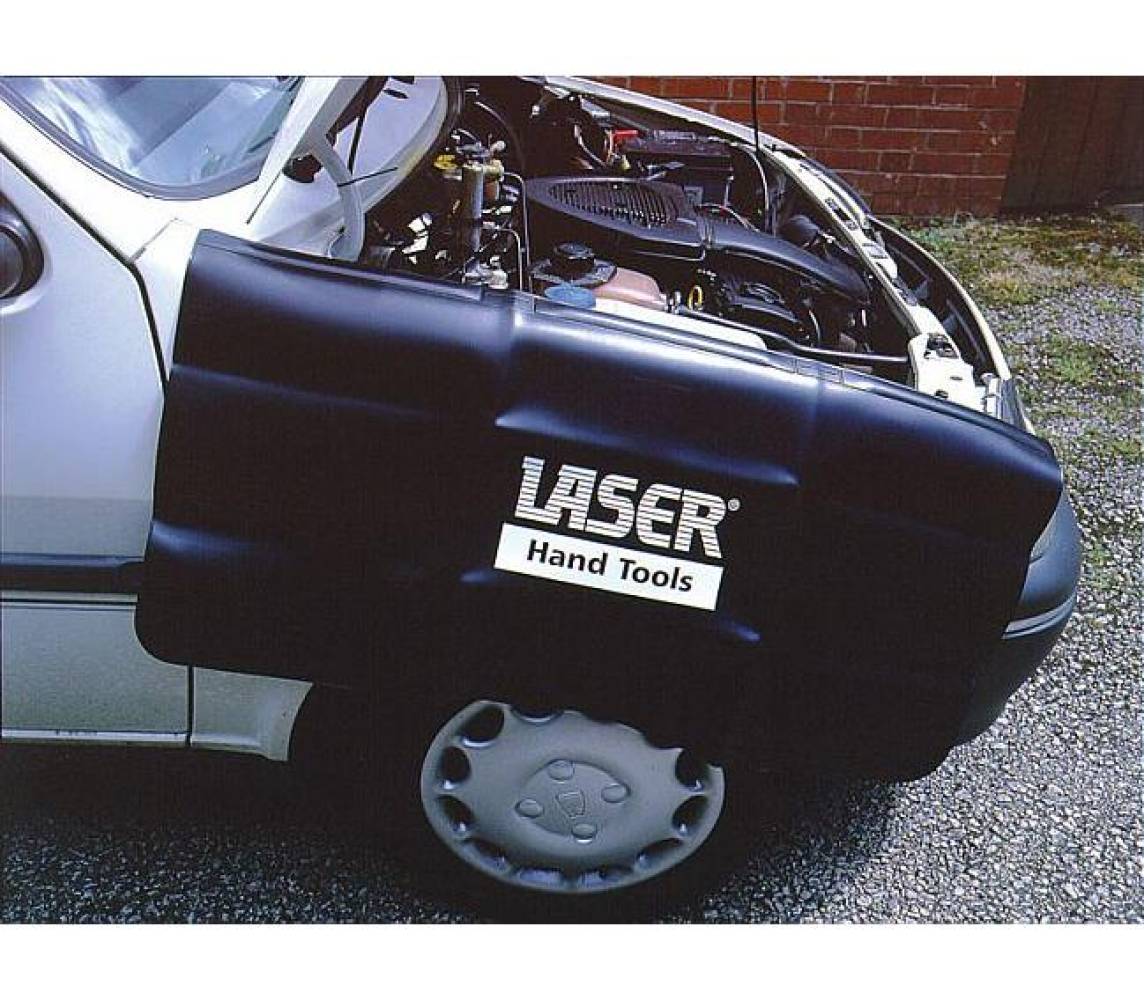Ремонт крыла автомобиля с логотипом LASER